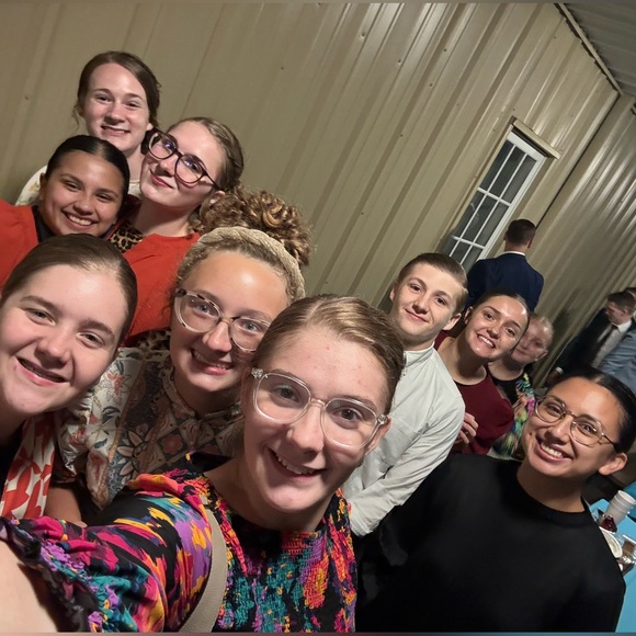 Meet your Posher, Lauren - Picture 2 of 12